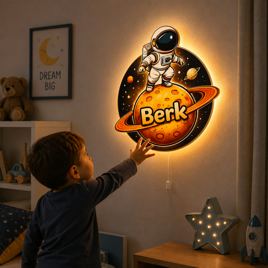 Kişiye Özel İsimli Astronot LED Ahşap Gece Lambası