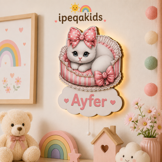 Kişiye Özel İsimli Sepette Kedicik LED Ahşap Gece Lambası