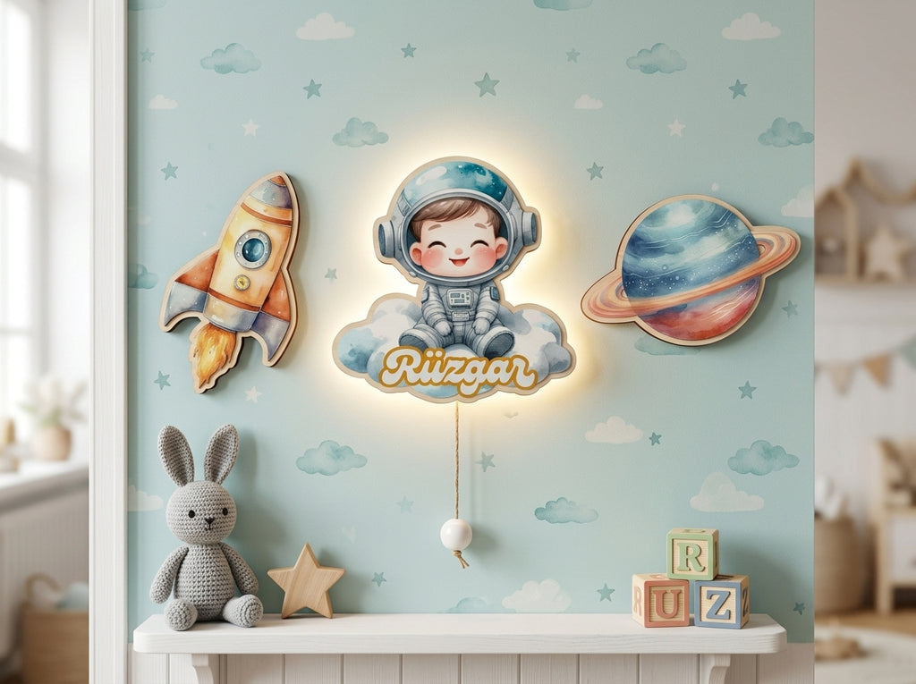 Kişiye Özel İsimli Astronot 3 parça Set, Led Işıklı Bebek Odası Ahşap Duvar Dekoru-İsim için Whatsapptan mesaj Atınız- - Gece Lambası