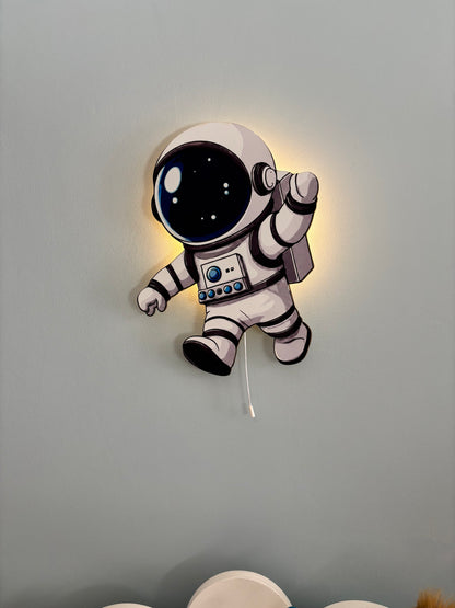 Astronot Led Işıklı Bebek Odası Ahşap Duvar Dekoru - Gece Lambası