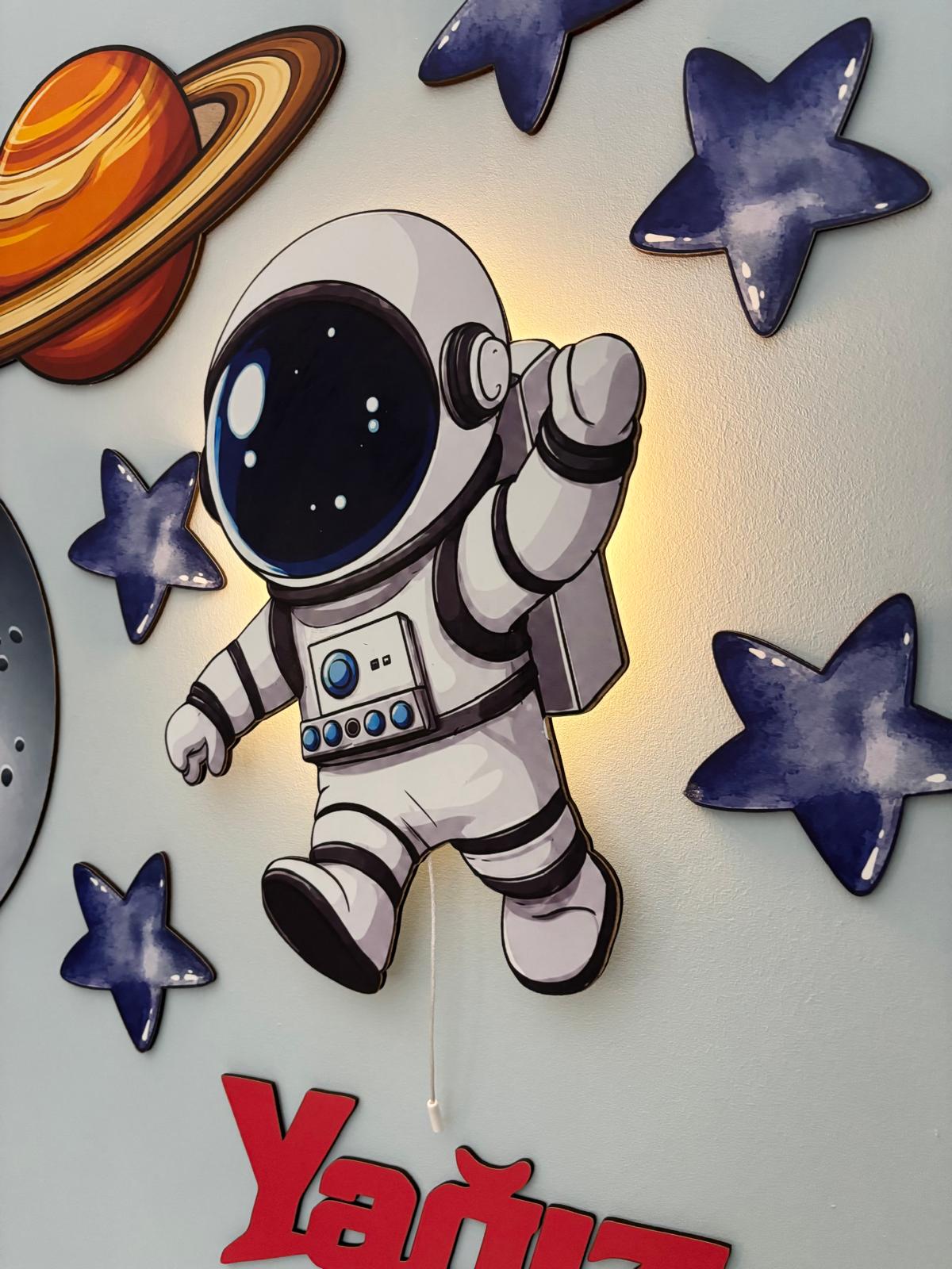 Kişiye Özel İsimli Astronot 10 Parça Set - Led Işıklı Bebek Odası Ahşap Duvar Dekoru-İsim için Whatsapptan mesaj Atınız- - Gece Lambası