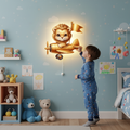 Uçan Altın Aslan Led Işıklı Bebek Odası Ahşap Duvar Dekoru - Gece Lambası