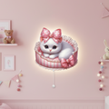 Pembe Kurdeleli Kedi Led Işıklı Bebek Odası Ahşap Duvar Dekoru - Gece Lambası