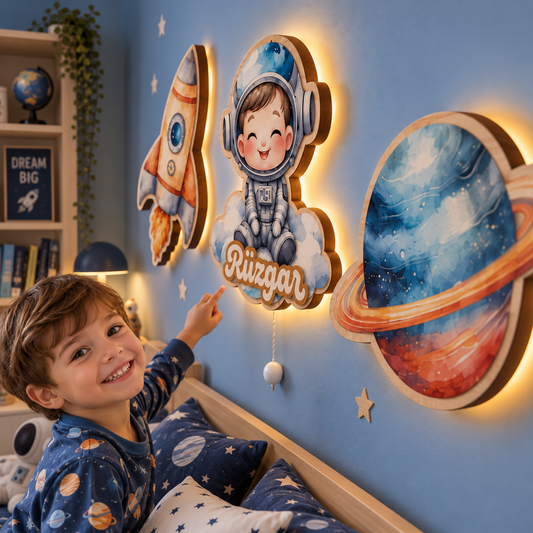 Kişiye Özel İsimli Astronot 3’lü LED Ahşap Gece Lambası