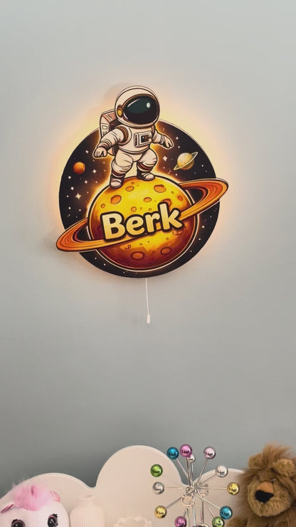Kişiye Özel İsimli Astronot  LED Ahşap Gece Lambası