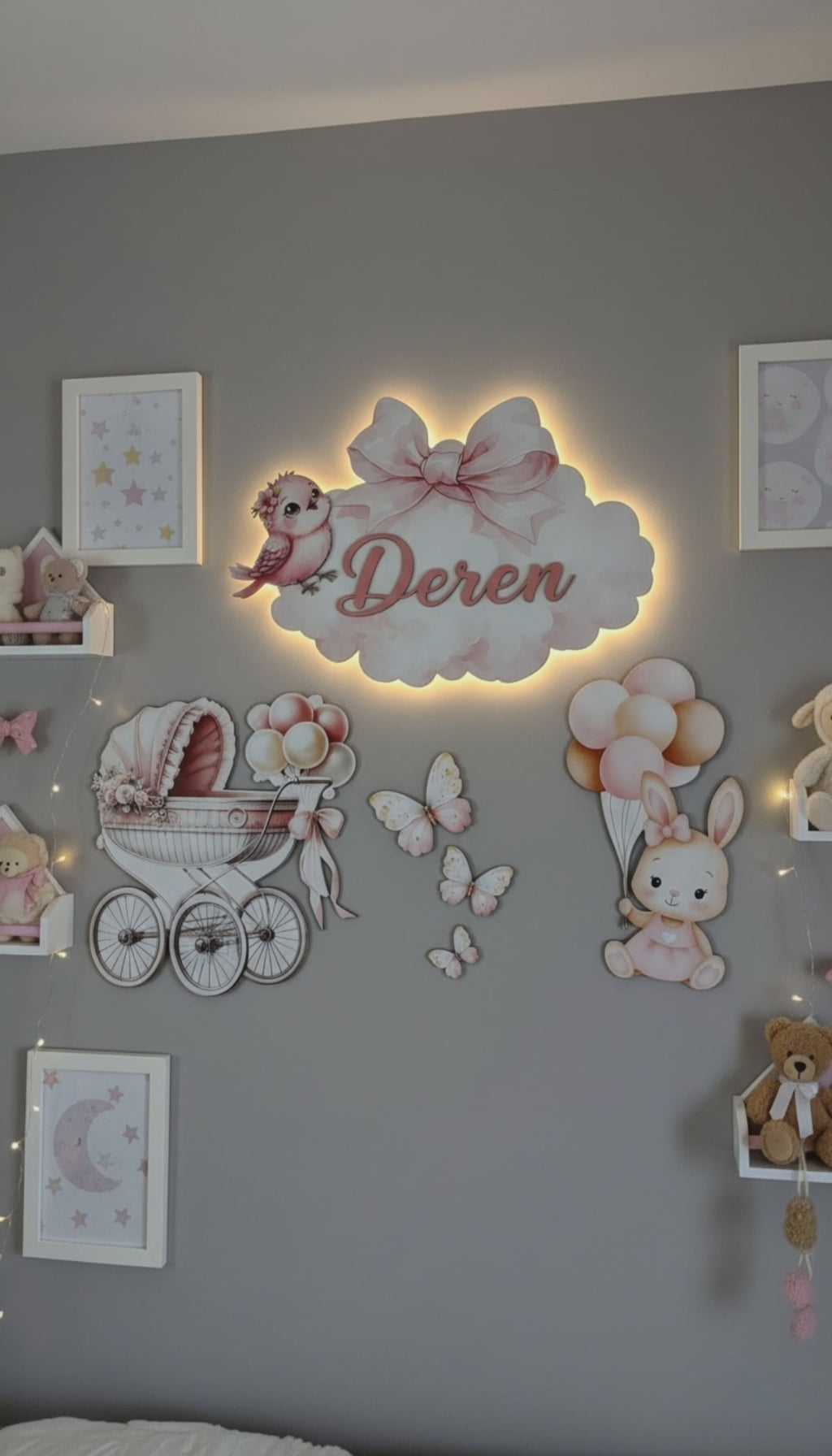 Kişiye Özel İsimli Tavşan Bebek Arabası 6lı Set, Kelebekler Dahil, Led Işıklı Bebek Odası Ahşap Duvar Dekoru-İsim için Whatsapptan mesaj Atınız- - Gece Lambası